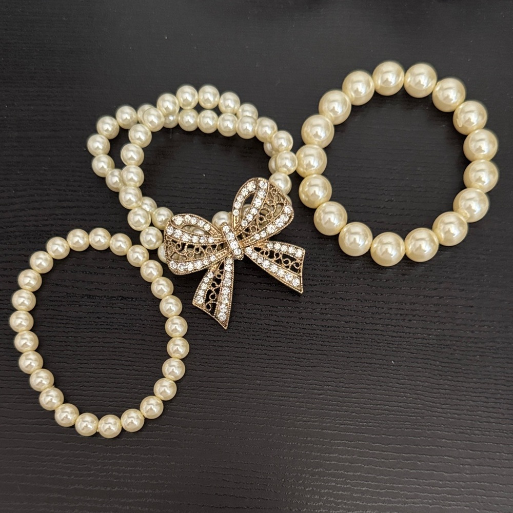 Macy's Cream Pearl Bracelet Set with Gold Bow